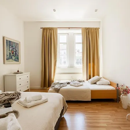 Elegant 2br Letna Walk Apartment Prague