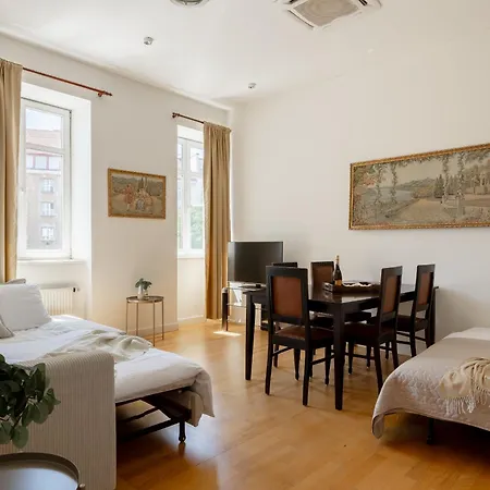 Apartment Elegant 2br Letna Walk *