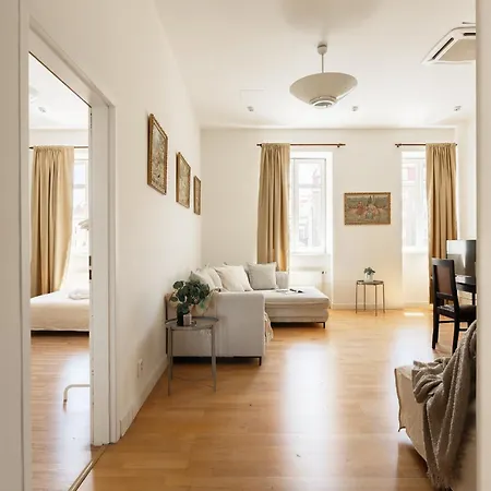 Apartment Elegant 2br Letna Walk
