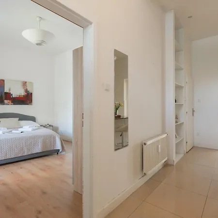 Elegant 2br Letna Walk *