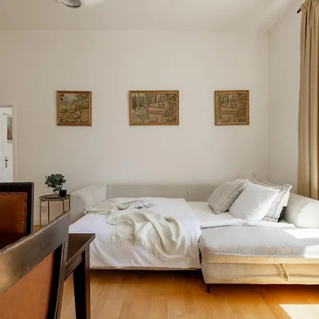 Elegant 2br Letna Walk * Prague