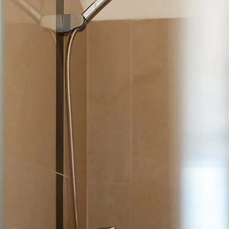 Elegant 2br Letná Walk Praha