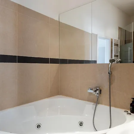 Elegant 2br Letná Walk * Praha